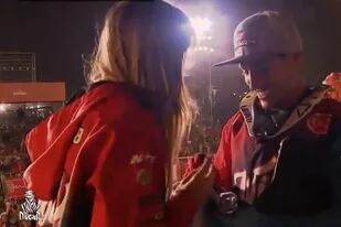 Cavigliasso y su declaración ante su novia, en el podio del Dakar