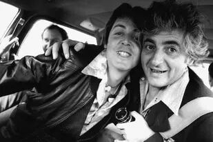 Linda McCartney retrató a Paul con Harry en Los Ángeles, durante la gira Wings Over America de 1976