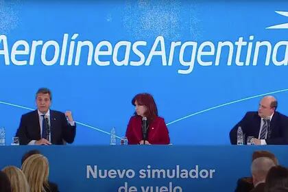 Cristina Kirchner y Sergio Massa participan de la presentación del nuevo simulador de AA