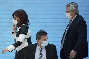 Cristina Fernández de Kirchner, el presidente Alberto Fernández y Sergio Massa antes del anuncio de la reestructuración de la deuda en Casa Rosada el 31/8/2020