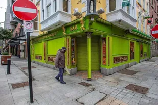 Una imagen inaudita: los pubs del centro de Dublín cerrados a cal y canto