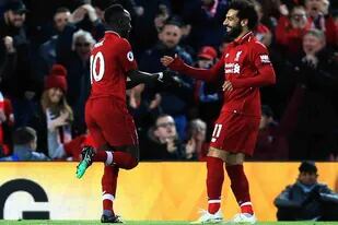 Mané y Salah, una sociedad que perfora redes; con dos goles de cada uno, Liverpool se impuso 5-0 al ya descendido Huddersfield