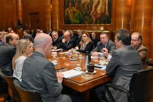 Sergio Massa en la primera reunión del gabinete económico. Las automotrices llevarán su agenda de urgencias al Ministerio.
