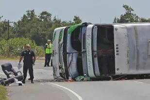 Dos nenas, de 11 y 12 años, murieron en la ruta cerca de Lezama cuando volcó el ómnibus en el que viajaban