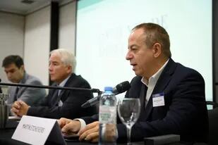 Martín Etchevers, presidente de ADEPA, en la reunión de la Junta de Directores.
