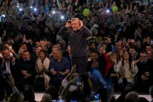 Mauricio Macri hace el gesto del "Topo Gigio" en Córdoba