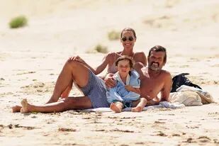 En un atípico verano esteño, casi sin turistas, la modelo y el empresario aprovechan la tranquilidad de las playas, dedicados a su hijo Iñaki y a los proyectos inmobiliarios que él desarrolla en Uruguay.