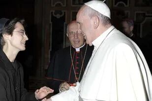 Raffaella Petrini, junto al papa Francisco / Vatican News
