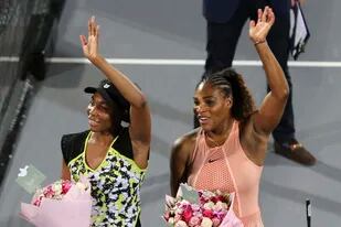 Venus y Serena Williams, dos hermanas muy unidas, dos ex números 1 del tenis; la mayor acompañará a su modo a la menor en el que sería el fin de su carrera.