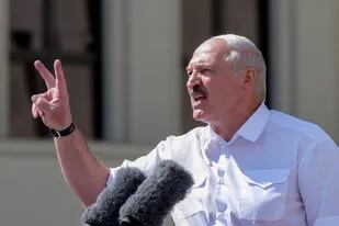 Alexander Lukashenko, pronuncia un discurso durante un mitin realizado en el centro de Minsk, el 16 de agosto del 2020