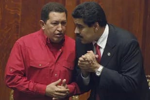 Hugo Chávez con Nicolás Maduro, en ese entonces canciller, en 2012