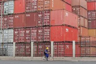 Las exportaciones chinas sufrieron un fuerte retroceso el mes pasado