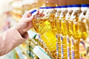 La Anmat prohibió la venta de una versión falsificada de una reconocida marca de aceite de girasol