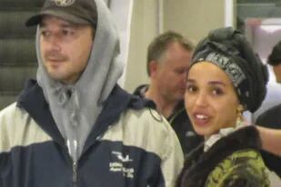 Shia LaBeouf y su novia, la cantante FKA Twigs, en Sundance, donde el actor presentó su biopic, Honey Boy