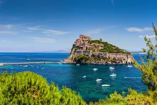 Ischia es la isla más bonita del mundo elegida en 2022, según la revista estadounidense Travel+Leisure,
