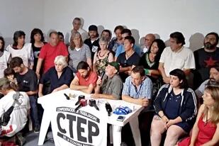 En una conferencia, los referentes de la CTEP denunciaron ayer a la policía