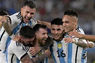 En su primer partido tras ganar el Mundial Qatar 2022, la Argentina le ganó a Panamá 2 a 0 en el estadio Monumental