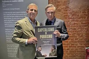 Carlos Roberts y Miguel Pichetto en la presentación de su libro
