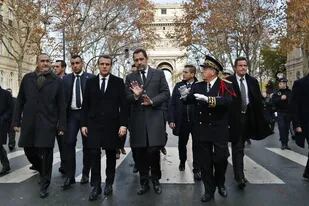 Tras volver del G-20, Macron visitó la zona donde hubo mayores disturbios