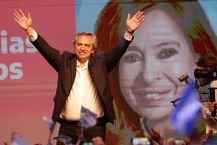 Alberto Fernández: la mitad de la sociedad, desconectada de la política, llegó a definirlo como un "dirigente nuevo"