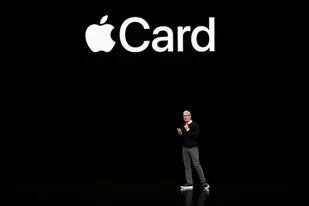 Apple Card nació como algo revolucionario, con una versión física de la tarjeta hecha de titanio y sin número ni firma
