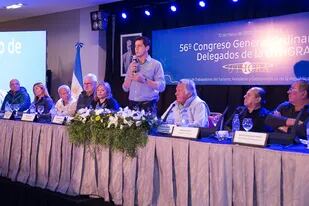Eduardo "Wado" de Pedro participó del Congreso General de Delegados de UTHGRA en Mar del Plata junto a Luis Barrionuevo; mañana, estará en Tucumán con Grabois