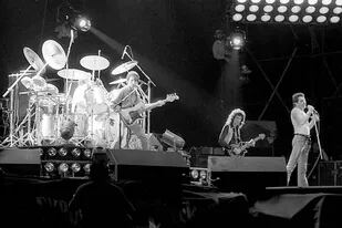Freddie Mercury y Brian May, en Vélez; el escenario tardó 20 días en armarse