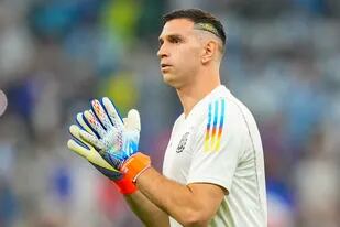 Dibu Martínez ya se había hecho un cambio de look bien argentino durante el Mundial de Qatar