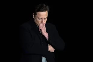 La obsesión de Elon Musk de que los Tesla se conduzcan solos pone contra las cuerdas a la automotriz