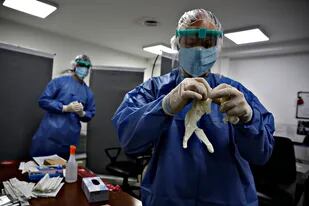 De los pacientes activos en el país, 1.057 cursan la enfermedad en unidades de terapia intensiva y de ellos el 84,6% lo hacen en centros de salud de la ciudad y de la provincia de Buenos Aires