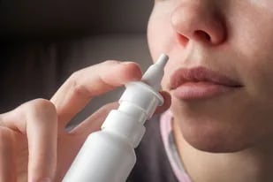 La carragenina es un compuesto presente en los sprays nasales, que al tener una carga eléctrica negativa podría servir de barrera de entrada al coroanvirus por las mucosas nasales