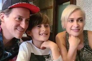 Halyna, en una foto junto a su marido Matthew y su pequeño hijo, Andros