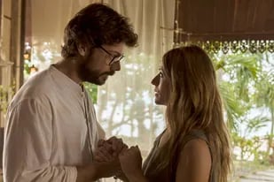 Álvaro Morte e Itziar Ituño, como el Profesor y la inspectora Murillo, en la tercera temporada de La casa de papel, que se estrenará en julio