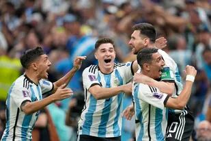 Lionel Messi festeja un gol durante el partido que disputan Argentina y México, por la primera fase de la Copa del Mundo Qatar 2022 en el estadio Lusail, Doha, el 26 de Noviembre de 2022.