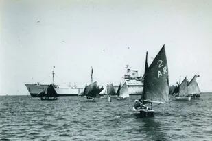 La flota amarilla fue un grupo de catorce barcos que quedaron bloqueados en el Canal de Suez (concretamente en el Gran Lago Amargo) de 1967 a 1975, debido a la Guerra de los Seis Días