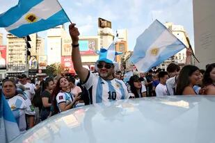 Festejos en el Obelisco por el triunfo de Argentina frente a Polonia