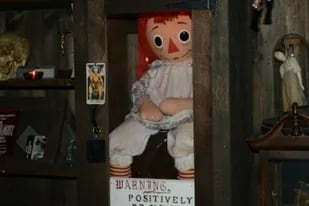 La muñeca Annabelle es la estrella de la colección de objetos que recolectó el matrimonio Warren a través de sus innumerables experiencias paranormales
