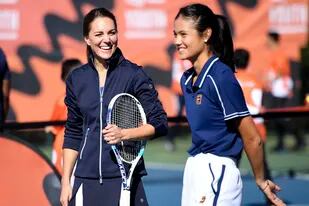La duquesa de Cambridge, Kate Middleton, jugó con Emma Raducanu, la campeona del US Open