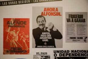 El "Museo electoral", muestra de la Cámara Nacional Electoral en su sede céntrica, hace su recorrido: de la primera ficha del registro de electores de Marcelo T. de Alvear a los afiches de Alfonsín, y conmemora los 40 años de democracia en el país