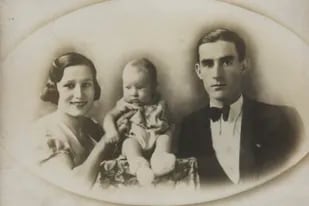 Silvio Soldán, de bebé, en un posado con sus padres, Agustín y Tita