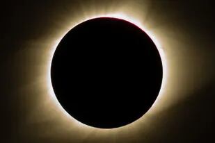 Un eclipse total es la ocasión perfecta para observar la corona solar
