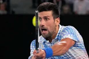 Novak Djokovic empezó el torneo como el máximo favorito al título y sigue allí; ganó nueve coronas en Melbourne Park