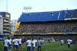 En la antesala del partido con Central Córdoba, los jugadores salieron el campo de juego y ahí vieron la tribuna clausurada, la superior sur, sin hinchas