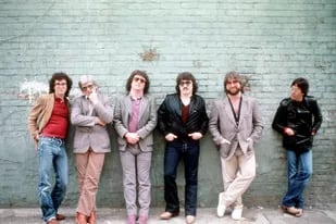 La banda Toto en 1982: Steve Porcaro, David Hungate, Steve Lukather, Bobby Kimball, David Paich y Jeff Porcaro, los autores del mega hit "Africa"