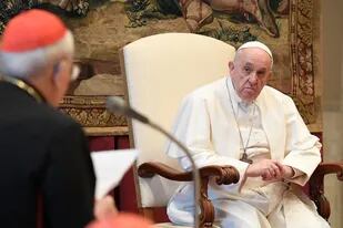 El papa Francisco durante una audiencia para los saludos de Navidad a los miembros de la Curia Romana en el Vaticano