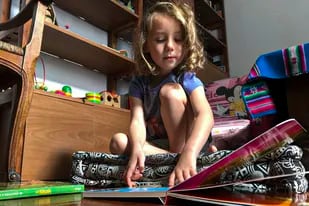 Catalina tiene 5 años y es una lectora en potencia: se fascina con los libros ilustrados con sonidos, música y propuestas participativas