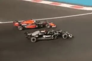 El momento en el que Max Verstappen pasa a Lewis Hamilton