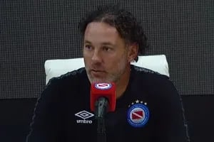 Milito acusó a un ex DT de Independiente por la crisis del club