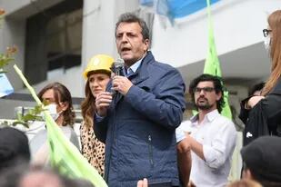 El presidente de la Cámara de Diputados, Sergio Massa, en una recorrida junto a la candidata Victoria Tolosa Paz.