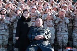 El líder norcoreano muestra a su hija por segunda vez en poco tiempo